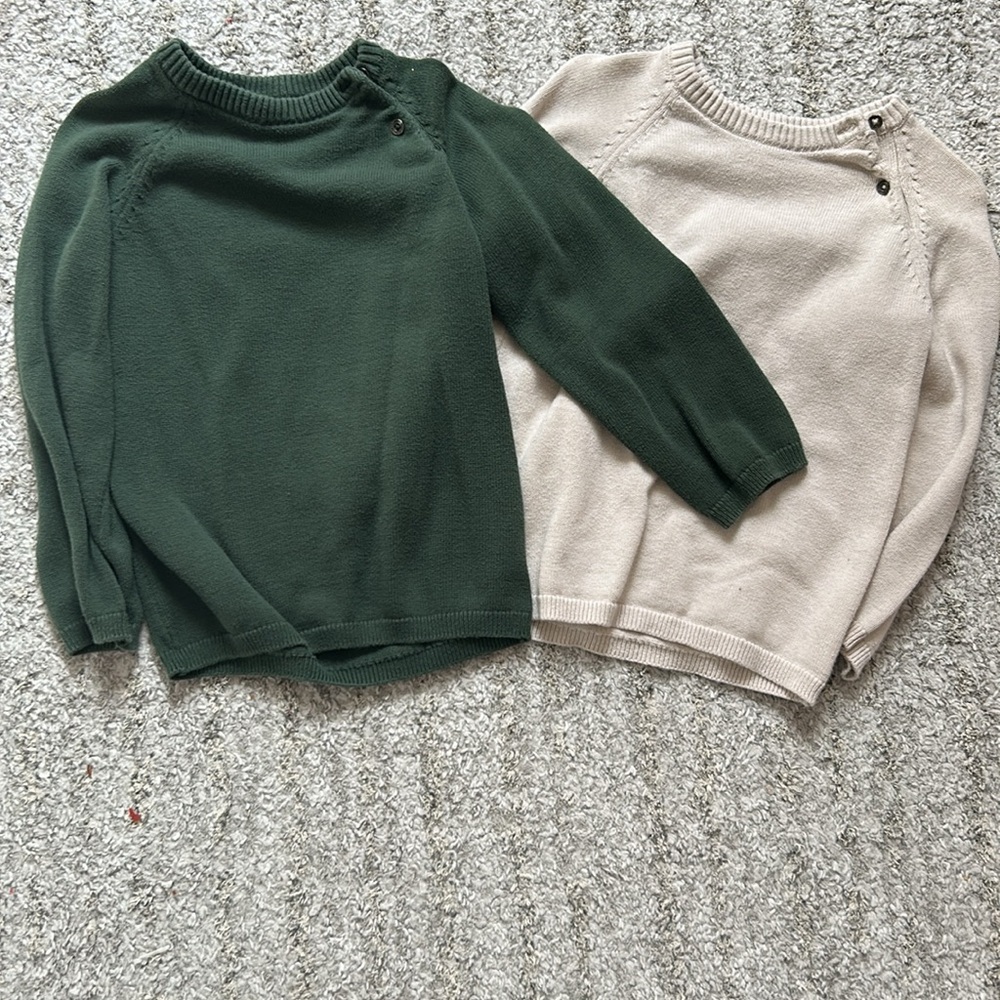 H&M  Kids Cotton Knit Sweater Tops Size 4T. Matches with everything